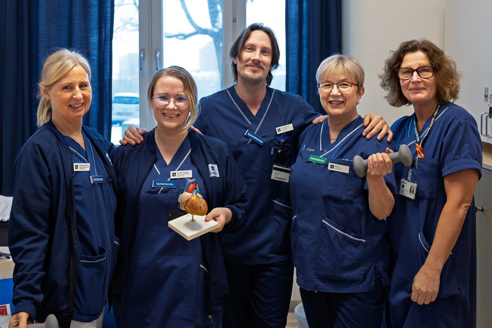 Glada medarbetare på Hjärtcentrum firar det goda resultatet i SWEDEHEART, med förbättringar inom bl.a sekundärprevention.