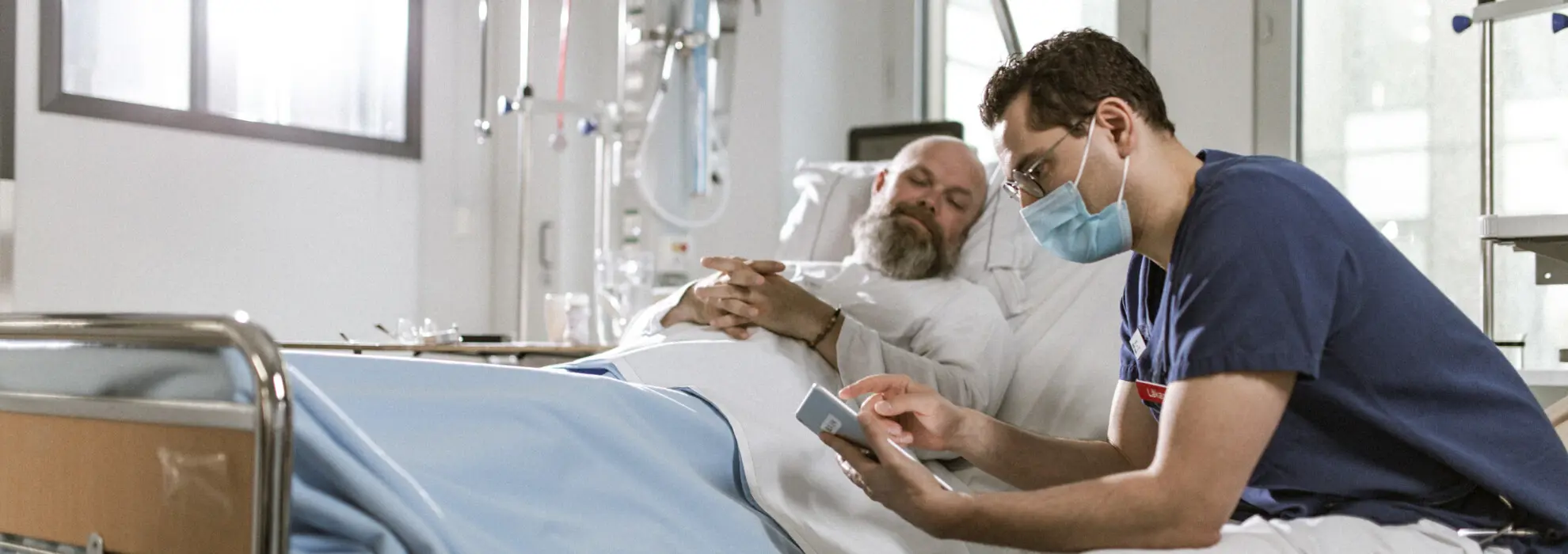 läkare med patient